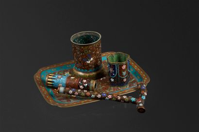 Smoker's set in cloisonné enamel with flower...