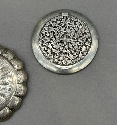 Ensemble en argent 800°/°° comprenant: 
-...