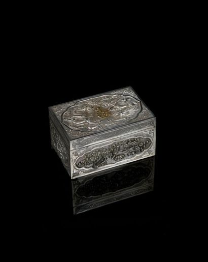 Coffret rectangulaire en argent, le couvercle...