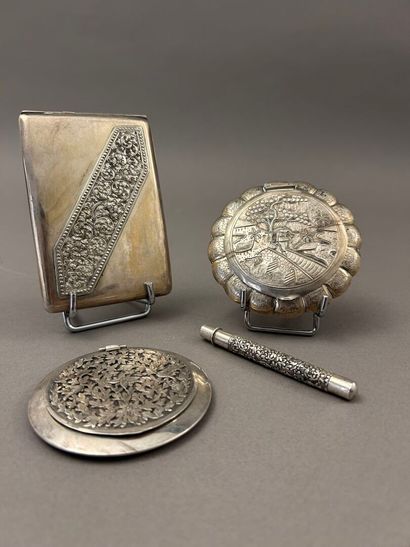 Ensemble en argent 800°/°° comprenant: 
-...