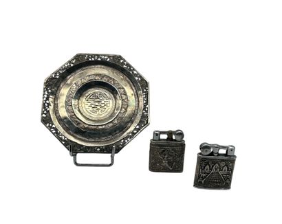 Set including : 
- A Myon brand lighter in...