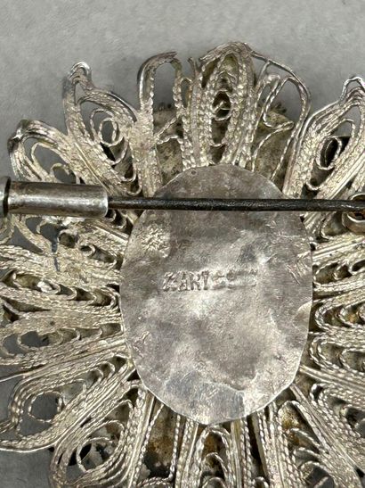 Broche en argent filigrané 800°/°°en forme...