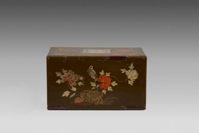 Opium smoker's travel case in lacquered exotic...