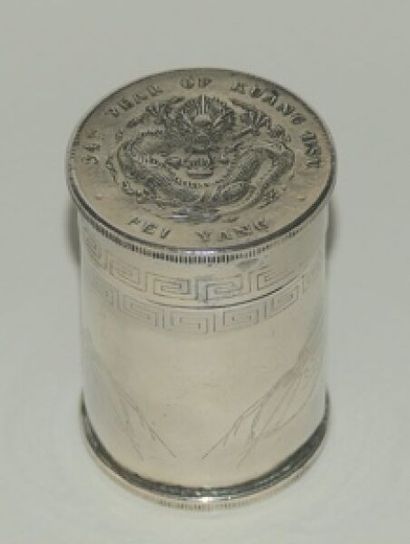 Boîte à opium cylindrique en métal argenté,...