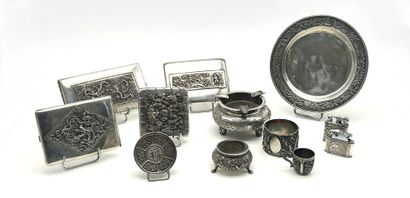 Ensemble en argent 800°/°° comprenant: 
-...