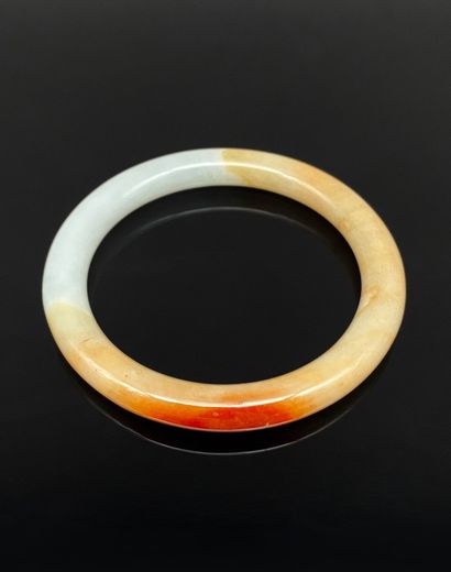 Bracelet jonc en jadéite blanche, beige et...