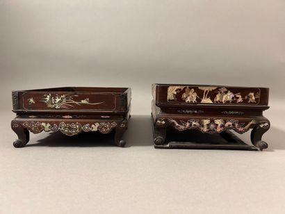 Reunion of two rectangular trays on curved...