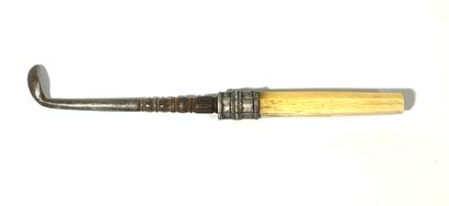 *Paire d'outils à opium comprenant un couteau...