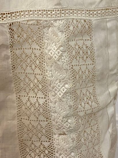 Fashion lot including: 
- A cream-colored...