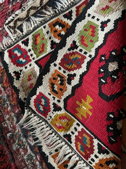 *Lot of 5 rugs, including:
- a rectangular...