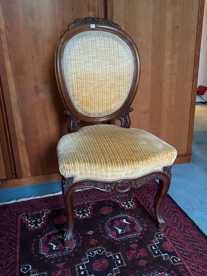 *Lot of furniture including: 
- a turned...