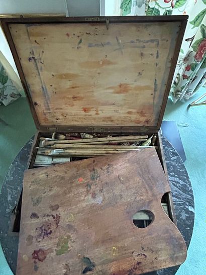 *Moulded mahogany and mahogany veneer painter's...