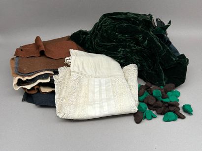 Fashion lot including: 
- A cream-colored...