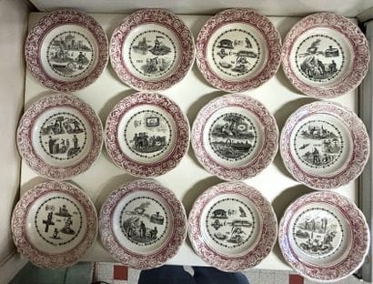 *GIEN. 
Suite of 12 fine earthenware dessert...