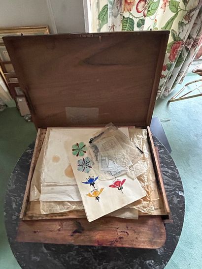 *Moulded mahogany and mahogany veneer painter's...