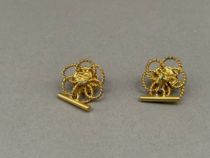 Yves SAINT-LAURENT.
Pair of gilt metal cufflinks...