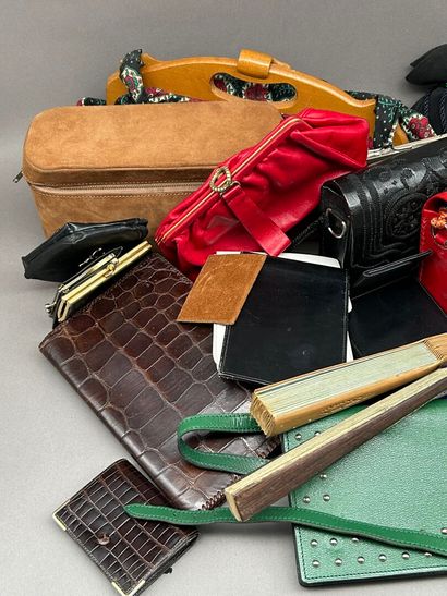 Lot of leather goods including:
- LAFARGUE....