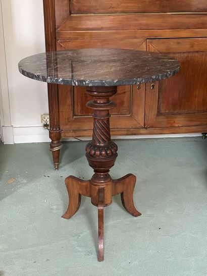 *Lot of furniture including: 
- a turned...