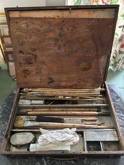 *Moulded mahogany and mahogany veneer painter's...