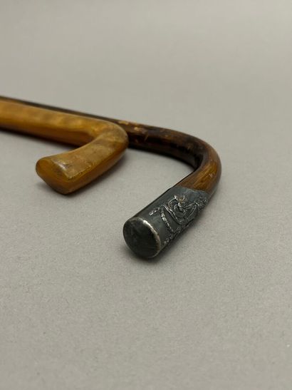Set of 2 parasols and 2 canes including :...