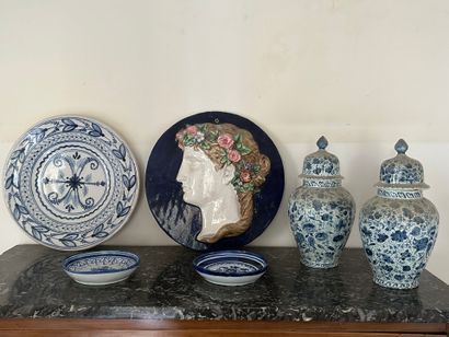 *Ceramic lot including: 
- In the DELFT style
...