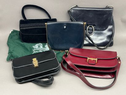 Set of 5 bags and pouches including : 
-...