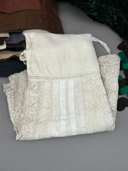 Fashion lot including: 
- A cream-colored...