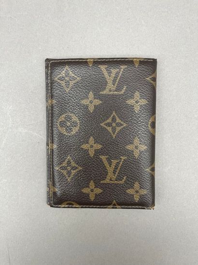 Louis VUITTON.
Monogram