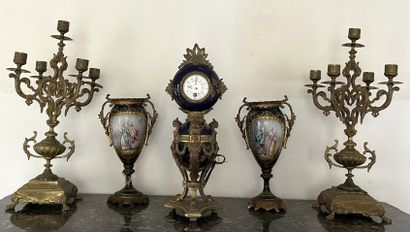 *Mantelpiece set including: 
- a gros bleu...
