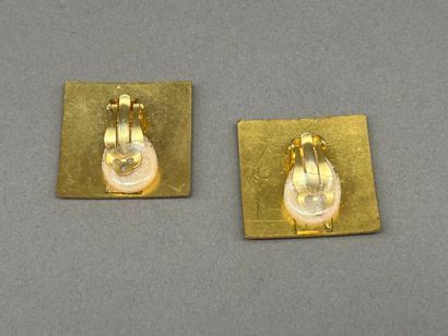 Yves SAINT-LAURENT.
Pair of ear clips in...