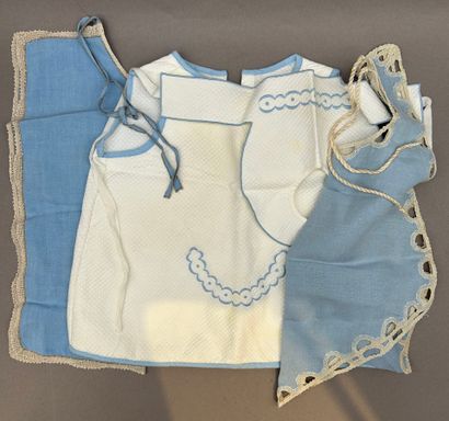 Lot including: 
- A collection of handkerchiefs...