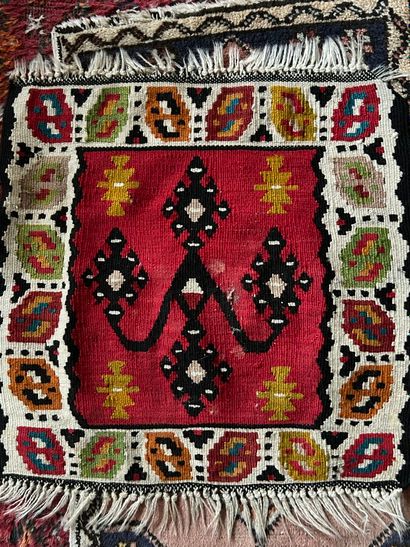 *Lot of 5 rugs, including:
- a rectangular...