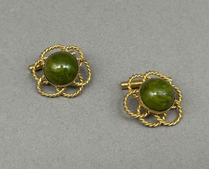Yves SAINT-LAURENT.
Pair of gilt metal cufflinks...