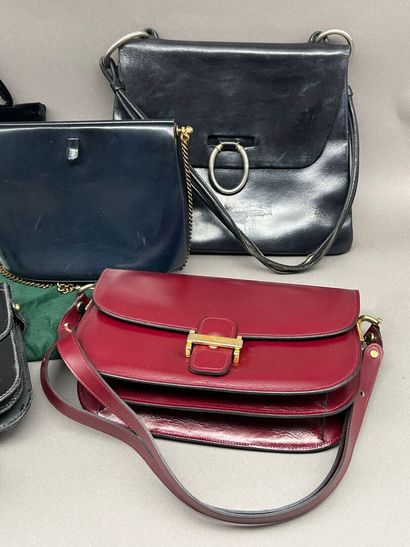 Set of 5 bags and pouches including : 
-...