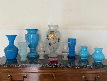 *Lot in opaline glass comprising: 
- a baluster...