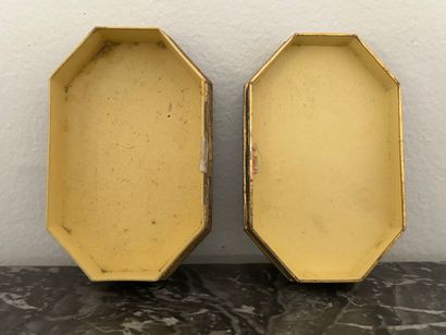 *Lot including : 
- A rectangular box with...