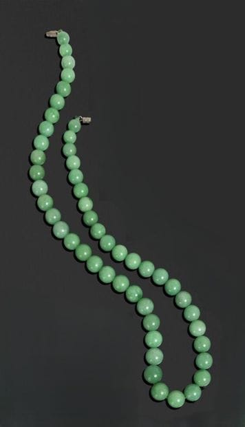Necklace composed of 50 beads of jadeite...