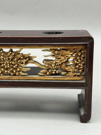 *Five-hole brush holder, used as a holder...