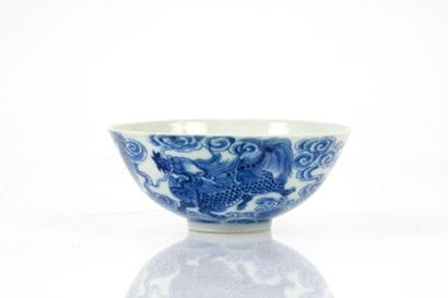 A pair of blue-and-white porcelain bowls,...