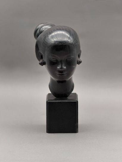 BIEN HOA. 
Bronze head of a Laotian woman...