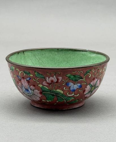Petit bol en émaux cloisonnés Phap Lam à...