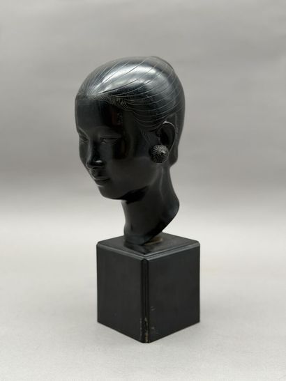 BIEN HOA. 
Bronze head of a Laotian woman...