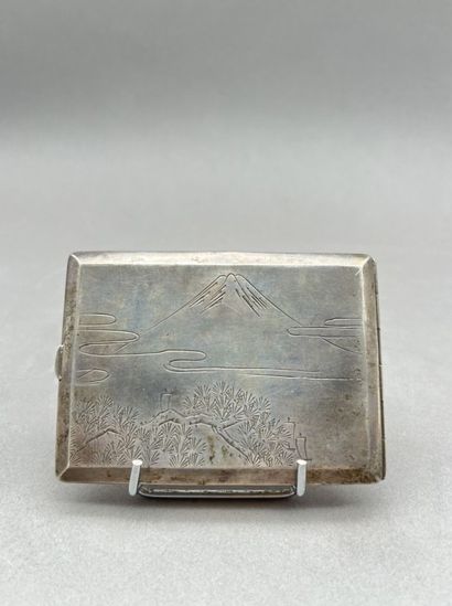 Rectangular cigarette case made of 800°/°°...