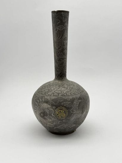 Long-necked pewter vase decorated with dragons...