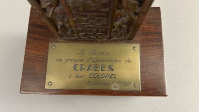 Autel de prières en forme de stèle en bois...