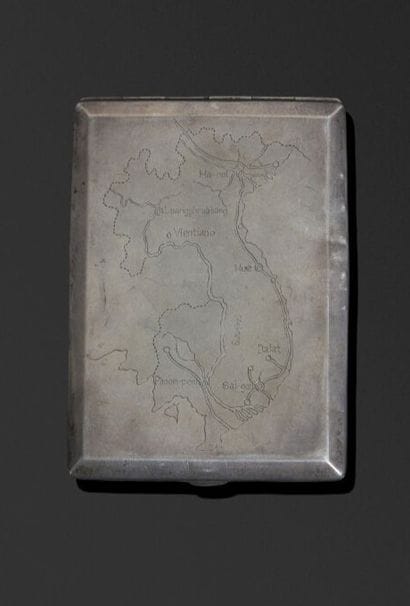 Rectangular cigarette case made of 800°/°°...