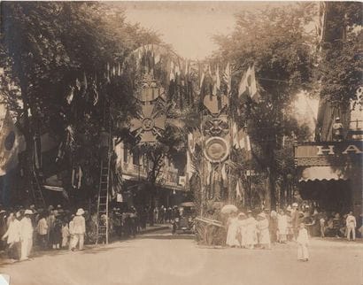 1914. 

Saïgon : inauguration de la statue...