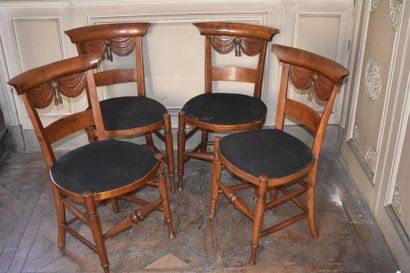 Suite de quatre chaises en bois naturel,...