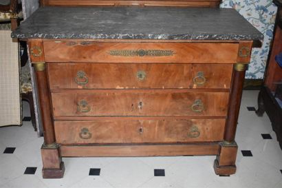 Grande commode en acajou et placage d'acajou...