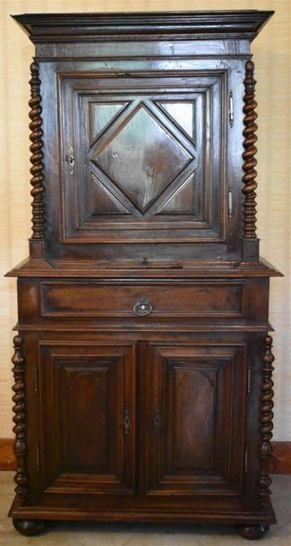 Buffet deux corps en bois naturel d'époque...